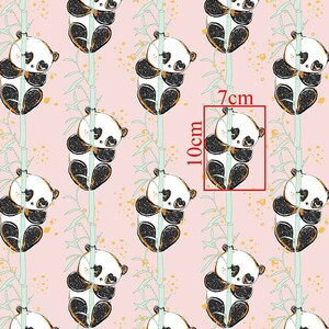 Panda Bär Kinder Baumwollstoff, 100 % Baumwolle, Rosa Hintergrund mit Gold, Panda Kinderstoff, Pandas auf Bambus Stoff 50x160 cm