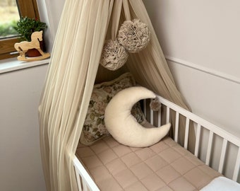Babyhimmel, 2 stora pompoms, metallhandtag, babysänghimmel, barnrumshimmel, tyllhimmel