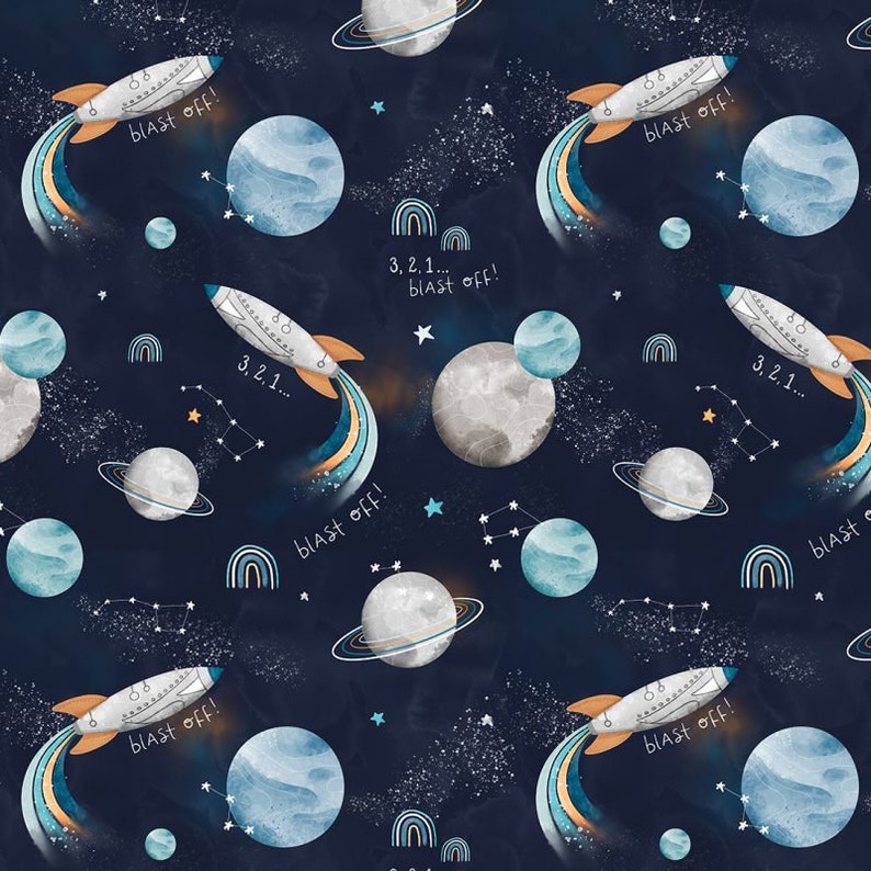 Pu&ograve; includere: Uno schema senza cuciture con razzi, pianeti, stelle e arcobaleni su uno sfondo blu scuro. Il testo "3, 2, 1... blast off!" e "blast off!" appare in tutto lo schema.