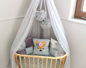 Babyhimmel, stora pompoms, metallhandtag, babysänghimmel, babyrumshimmel, tyllhimmel