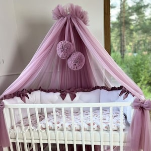 Babyhemel, Pompons, Metalen frame, babybedhemel, babykamerhemel, tule hemel