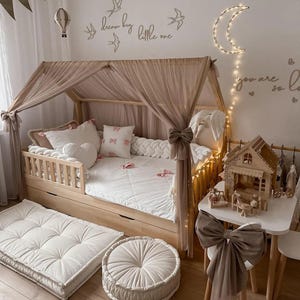 Tule wieghemel, Tule babyhuis, wieghemel, Tule wieggordijn, Tule strikken