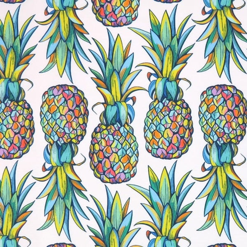 Regenboog ananas waterdichte stof, polyester waterdicht, fruit stof, gekleurde ananas op wit, ananas print 50cm/0.55yd afbeelding 1