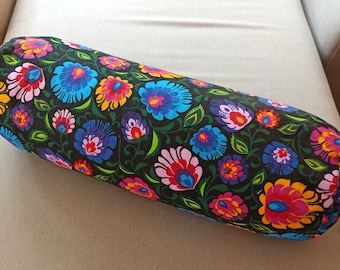 Coussin en écales de sarrasin, traversin en écales de sarrasin, traversin de yoga, coussin de méditation, motif folklorique, fleurs folkloriques colorées