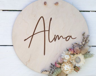 25 cm personalized wooden name plate with large selection of dried flowers, large choice of fonts