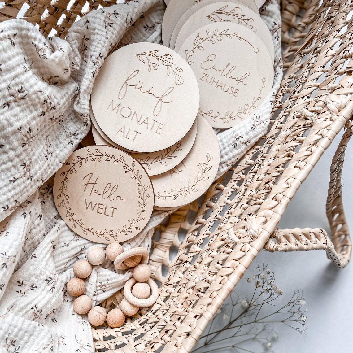 Baby Holz-Meilensteinkarte - Bunte Blumen Design Für 0-12 Monate! Mit Klebepunkten