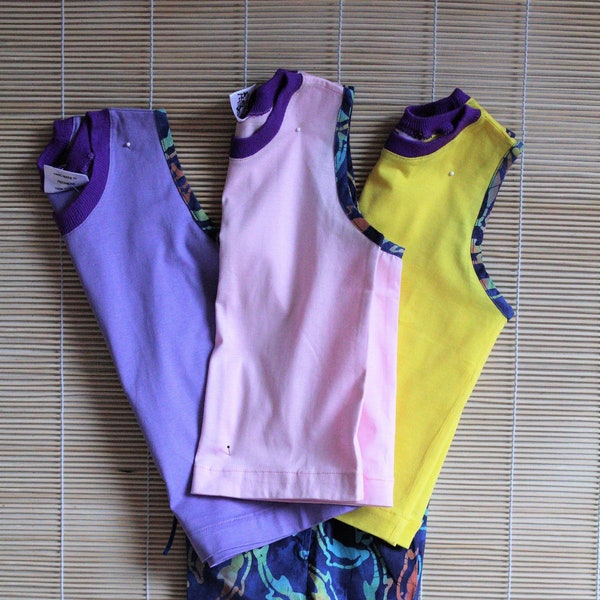 Ein süßer Tank-Top violet für kleine Kinder mit Batik Applikation, 100 % Baumwolle.