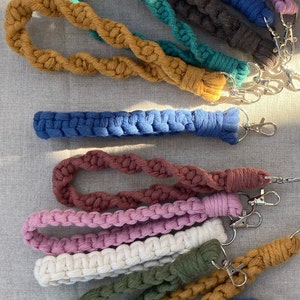 Macrame wristlet image 3