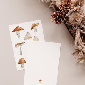 Carte postale « Champignons » • Aquarelle peinte à la main • Carte de voeux d'automne image 2