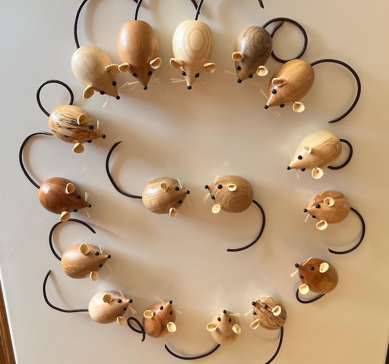 Ratones de madera torneada, imanes para nevera, regalo de inauguración de casa imagen 1