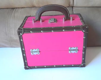 PINK TRAIN CASE Cosmetic Bag includes Eyeshadows & Applicators