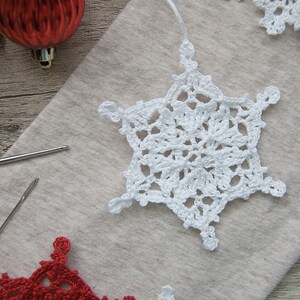 Snowflake ornament - heart design around the middle