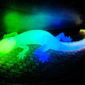 glow in the dark rose toy Glow Rose – Plumtoy