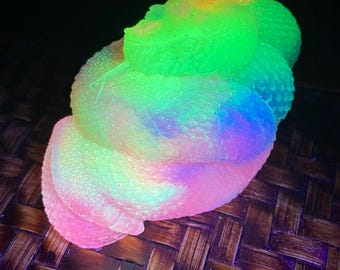 Glow in the Dark Snake Halloween decoration, MulticolorGlowing UV Reactive Glow Figure Fall Gift Nighlight Art Glow in the Dark paperweight