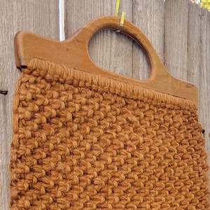 Vintage 70s Jute Crochet Purse Wooden Handle Boho Woven Handbag Fringe Market Tote