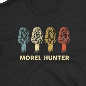 Morel Hunter T-Shirt - Morel Mushroom Shirt - Mushroom Foraging - Mushroom Picking - Mushroom Hunting - Mycologist Shirt - Mycology Shirt bild 1