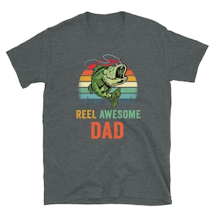 Reel Awesome Dad - Bass Fishing Shirt -Bass Fish Shirt - Dad Fishing T Shirt - Fisherman Gifts - Cool Fishing Dad Gift - Fishermen Gifts imagen 3