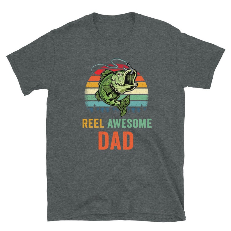 Reel Awesome Dad - Bass Fishing Shirt -Bass Fish Shirt - Dad Fishing T Shirt - Fisherman Gifts - Cool Fishing Dad Gift - Fishermen Gifts imagen 3