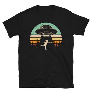 Disc Golf Shirt - Cool Disc Golf Gifts - Alien Spaceship Shirt - Retro Flying Saucer Shirt - Alien Space Ship Shirt - Alien Lover Gift