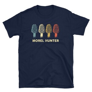 Morel Hunter T-Shirt - Morel Mushroom Shirt - Mushroom Foraging - Mushroom Picking - Mushroom Hunting - Mycologist Shirt - Mycology Shirt bild 2