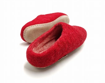 Felt slippers with a rubber sole. Feltiness woolen slippers