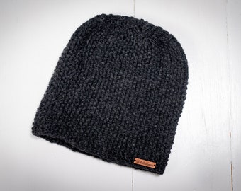 Cappello in lana nera fatto a mano in feltro