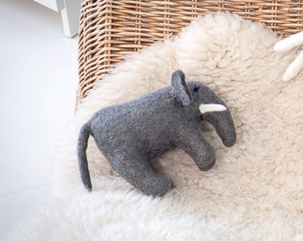 Elephant - felt pet made of 100% Wool