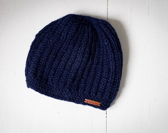 Cappello in lana blu navy Feltiness fatto a mano