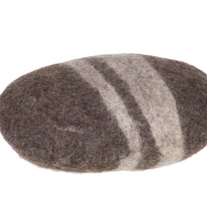 Vilten kussen / stenen poef Small Stone Feltiness - 100% wol