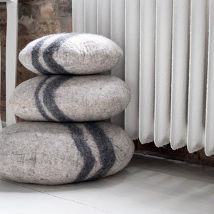 Stone cushion, small stone Feltiness 100 % wool image 3