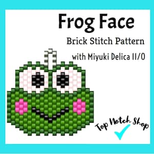 Könnte beinhalten: Ein grünes Froschgesicht-Ziegelstichmuster mit rosa Wangen, weißen Augen und einem schwarzen Lächeln. Der Text "Frog Face" und "Brick Stitch Pattern with Miyuki Delica 11/0" sind über dem Frosch abgebildet. Der Shop-Name "Top Notch Shop" befindet sich in der unteren rechten Ecke.