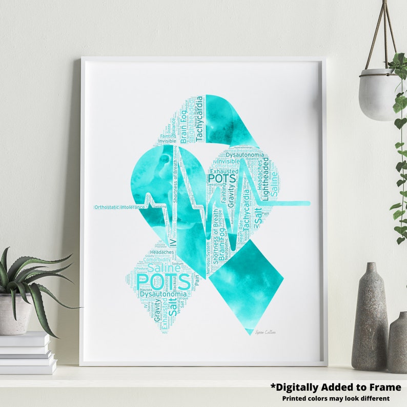 Puede incluir: Un coraz&oacute;n de acuarela azul turquesa con un gr&aacute;fico de latido del coraz&oacute;n en su interior. El coraz&oacute;n est&aacute; rodeado de palabras relacionadas con la condici&oacute;n m&eacute;dica POTS, que incluyen "disautonom&iacute;a", "taquicardia", "niebla cerebral", "sal", "dolores de cabeza", "agotado", "desmayo" y "gravedad".