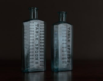 2x Botellas de medición de agua vintage, recipientes de vidrio viejos, decoración rústica de granja