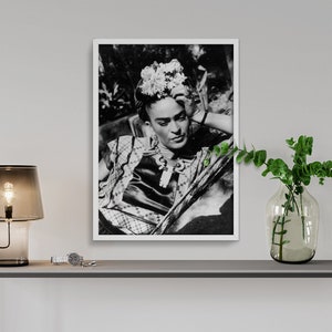 Poster Frida Kahlo at garden by Nickolas Muray hand print image 1