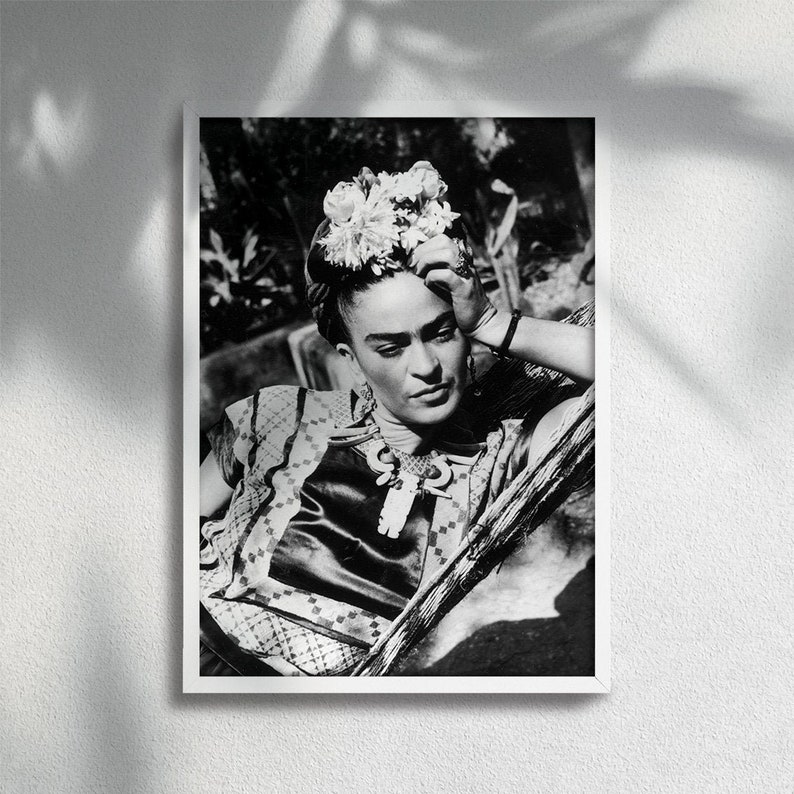 Poster Frida Kahlo at garden by Nickolas Muray hand print image 3