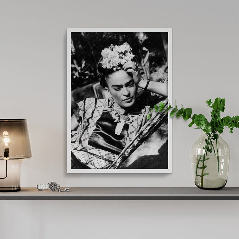 Poster Frida Kahlo at garden by Nickolas Muray hand print image 1
