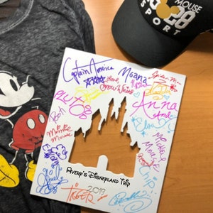 Disney Autograph Sign. Disney Character Signature. Disneyland. Disney World. Disney Cruise. Disney Paris. Aulani