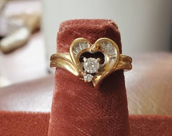 14K Gold Heart Shaped Diamond Cluster ring. Yellow Gold .Vintage/Antique Estate piece. Lovely! Petite!