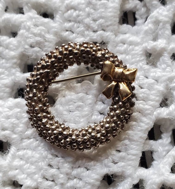 Vintage Sterling Silver Gold Holiday Wreath Brooch