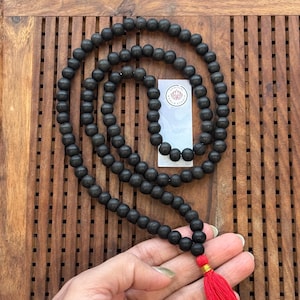 Collar Mala de Madera de Ébano – Mala de Oración de 108 Cuentas para Meditación y Protección / Japa Mala de Madera Negra / Cuentas Espirituales de Yoga para Hombres y Mujeres