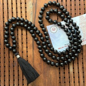 Collar Mala de Madera de Ébano – Mala de Oración de 108 Cuentas para Meditación y Protección / Japa Mala de Madera Negra / Cuentas Espirituales de Yoga para Hombres y Mujeres imagen 1