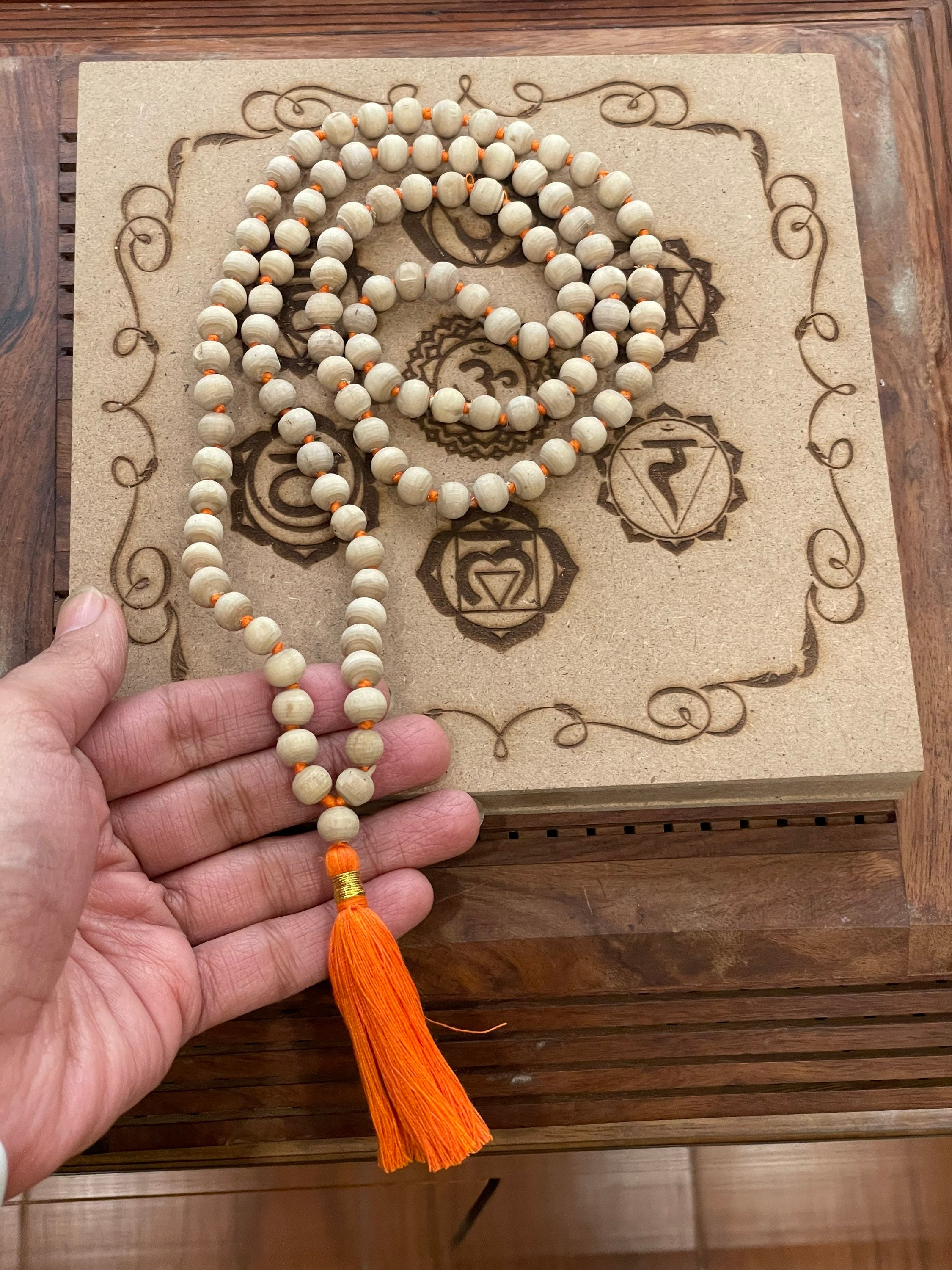 Generic 108 8mm Red Beads Sandalwood Buddhist Prayer Mala Bracelet for  Women : Amazon.in: Home & Kitchen