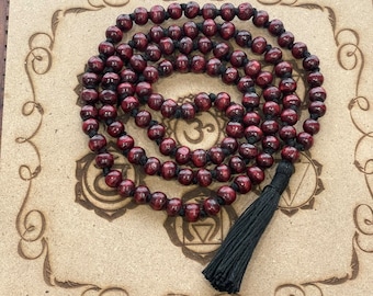 Rode sandelhoutrozenkrans mala: 8 mm meditatiekralenketting - 108 energieke Japa-gebedskralen voor spirituele genezing