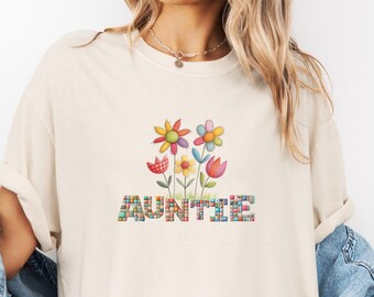 Comfort Colors Auntie Shirt, Floral Auntie Tee, New Aunt Gift, Pregnancy Reveal Tee, Fun Aunt Shirt, Patchwork Look Shirt for New Aunt