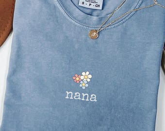 Comfort Colors Nana Shirt, Minimalist Nana Tee, Mothers Day Gift, New Grandma Gift, Pregnancy Reveal Tee, Cute Nana Shirt, Gift for Nana