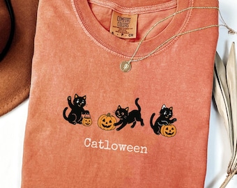 Catloween Shirt, Cute Black Cat Pumpkin Halloween Tee, Spooky Season Comfort Colors T-Shirt, Fall Cat Lover Halloween Party Graphic Top