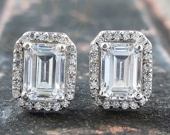 Pendientes emerald cut de 2.25 Ct, pendientes Halo Stud, pendientes de boda, pendientes Emerald Stud, pendientes de damas de honor, pendientes de novia para mujeres