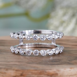 Ronde moissaniet ringversterker, ringmantel, trouwringversterker, wrap guard band, 14 kt gouden moissaniet ringversterker, damesring