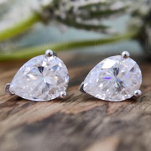 Pear Cut Moissanite Single Stone Classic Stud Earrings, Teardrop Shaped Everyday Wear Simple Bridesmaid Stud Earrings