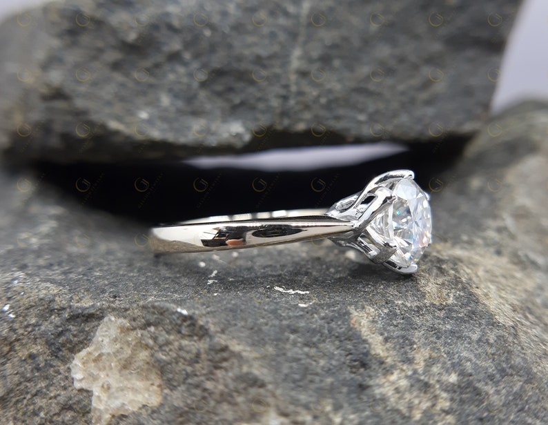 7 mm and 8 mm Round Cut Near White Moissanite six claw Tapered Shank Solitaire Engagement Ring Floral Two Tone In White /& Yellow Gold